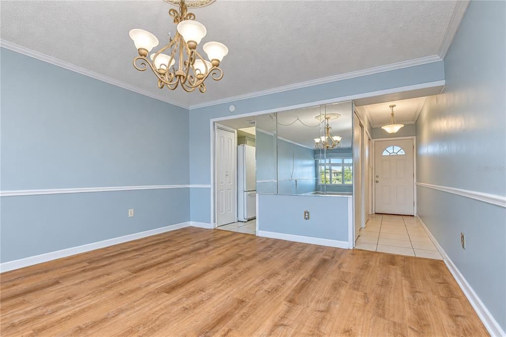 For Rent: $2,100 (1 beds, 1 baths, 910 Square Feet)