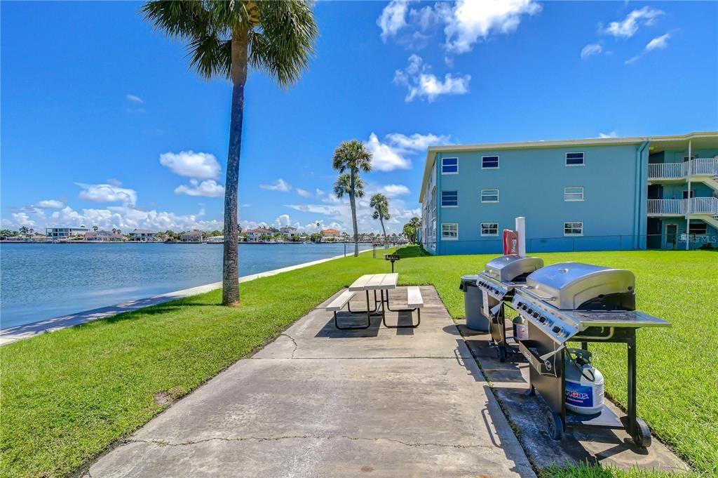 For Rent: $2,100 (1 beds, 1 baths, 910 Square Feet)