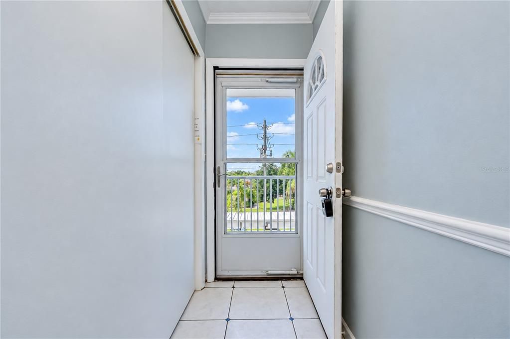 For Rent: $2,100 (1 beds, 1 baths, 910 Square Feet)