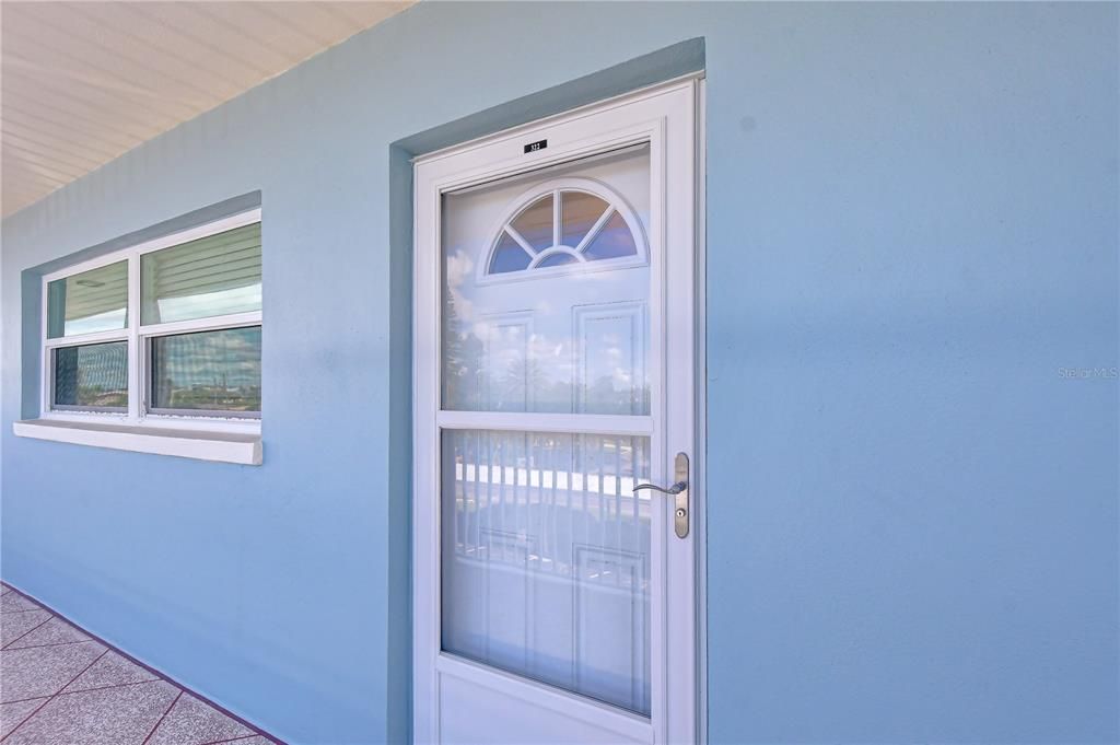 For Rent: $2,100 (1 beds, 1 baths, 910 Square Feet)