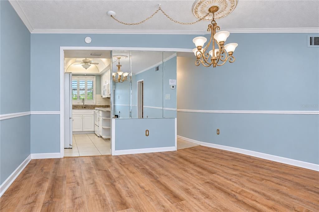 For Rent: $2,100 (1 beds, 1 baths, 910 Square Feet)