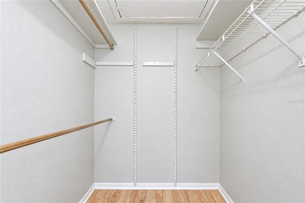 For Rent: $2,100 (1 beds, 1 baths, 910 Square Feet)