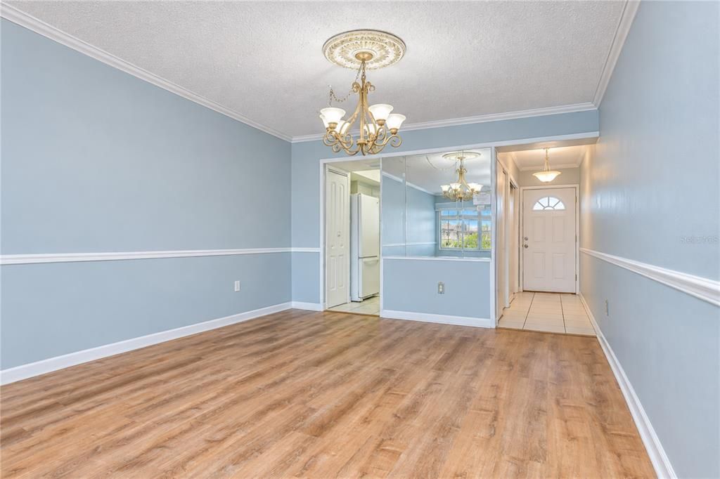 For Rent: $2,100 (1 beds, 1 baths, 910 Square Feet)