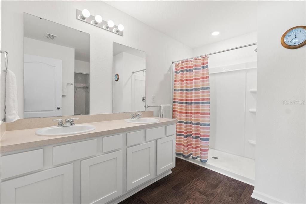 For Sale: $325,000 (4 beds, 2 baths, 1862 Square Feet)