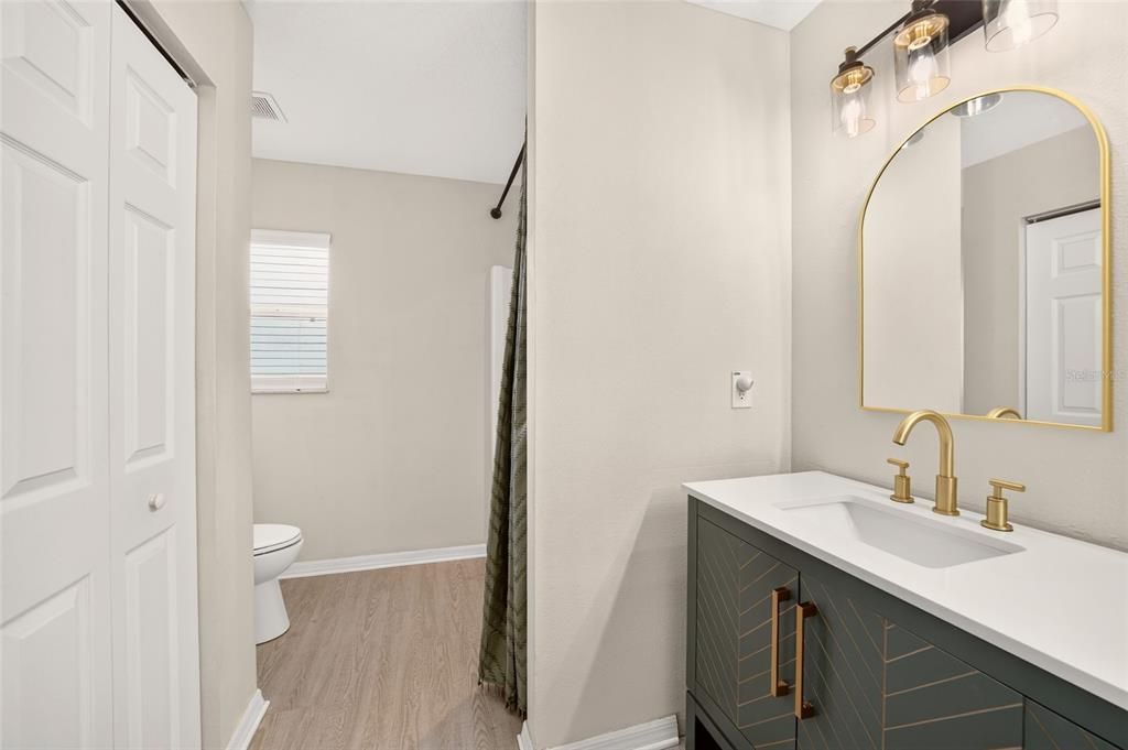 На продажу: $254,990 (3 спален, 2 ванн, 1392 Квадратных фут)