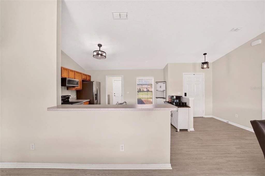 На продажу: $254,990 (3 спален, 2 ванн, 1392 Квадратных фут)
