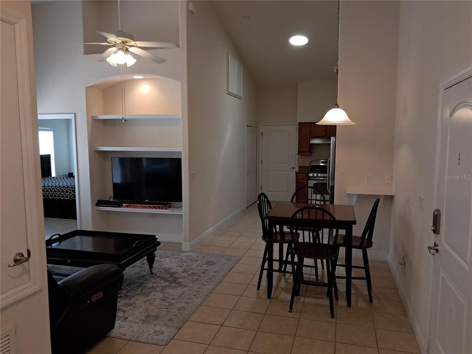 For Sale: $195,000 (2 beds, 2 baths, 1057 Square Feet)