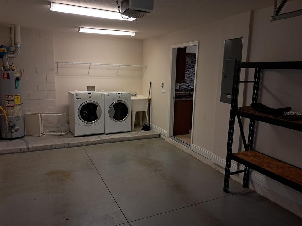For Sale: $195,000 (2 beds, 2 baths, 1057 Square Feet)
