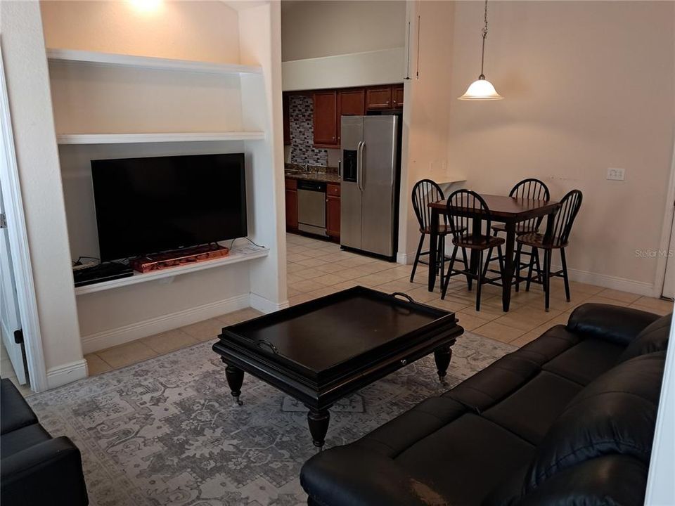For Sale: $195,000 (2 beds, 2 baths, 1057 Square Feet)