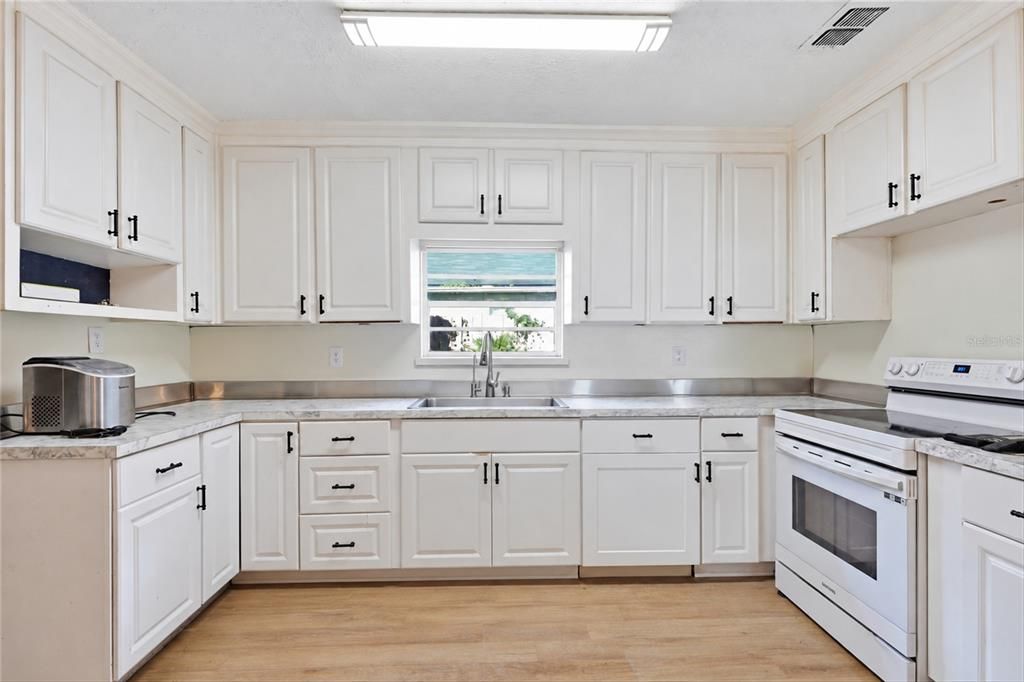 En Venta: $287,000 (3 camas, 2 baños, 1420 Pies cuadrados)