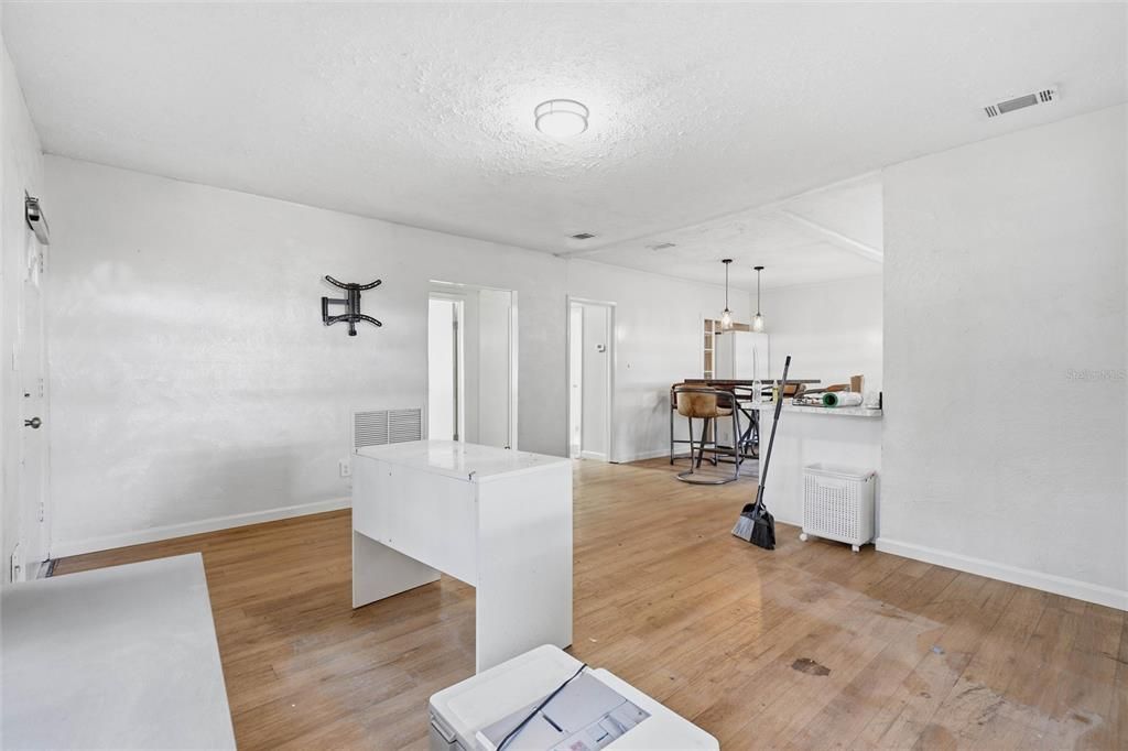 En Venta: $287,000 (3 camas, 2 baños, 1420 Pies cuadrados)