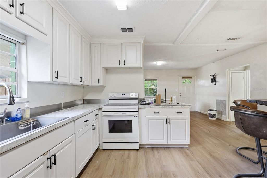 En Venta: $287,000 (3 camas, 2 baños, 1420 Pies cuadrados)