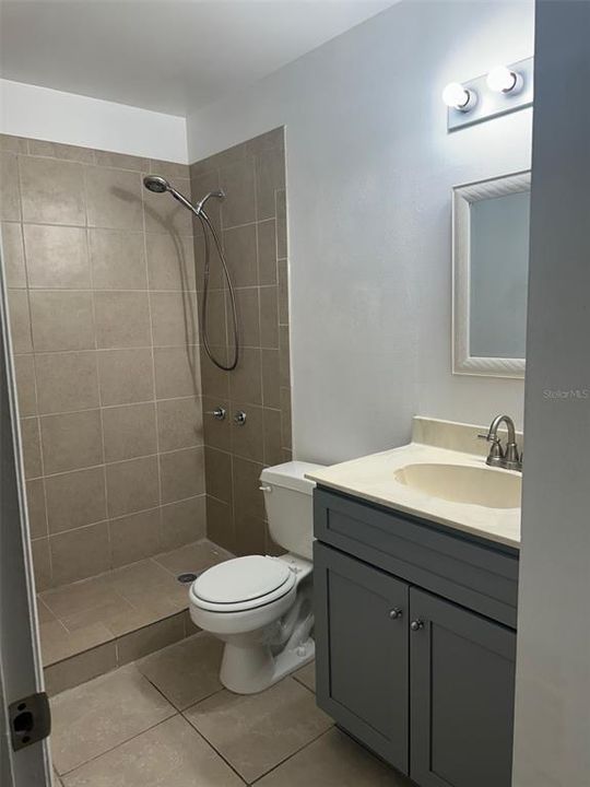 For Sale: $165,000 (2 beds, 2 baths, 840 Square Feet)