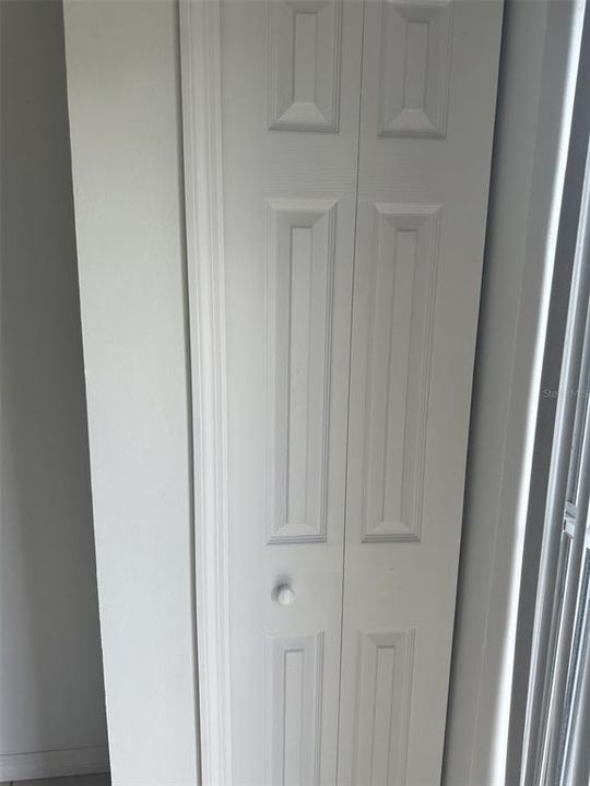 For Sale: $165,000 (2 beds, 2 baths, 840 Square Feet)