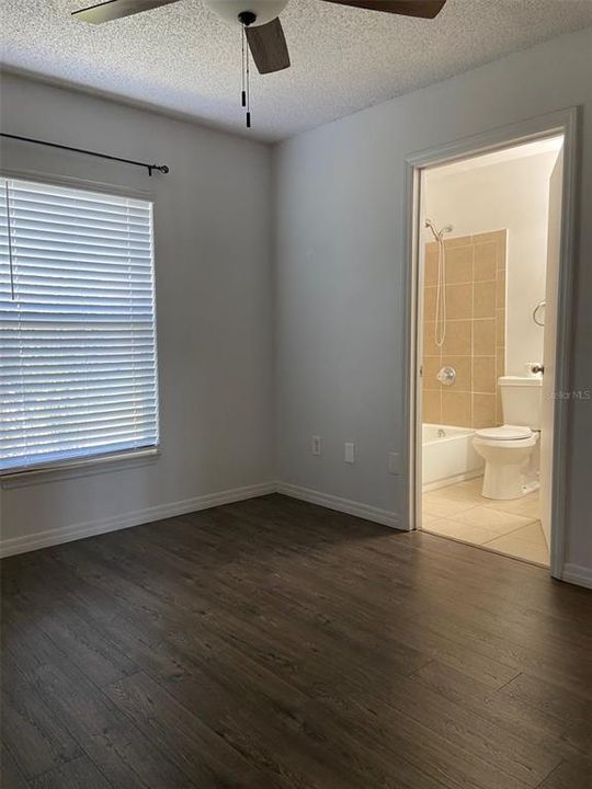For Sale: $165,000 (2 beds, 2 baths, 840 Square Feet)
