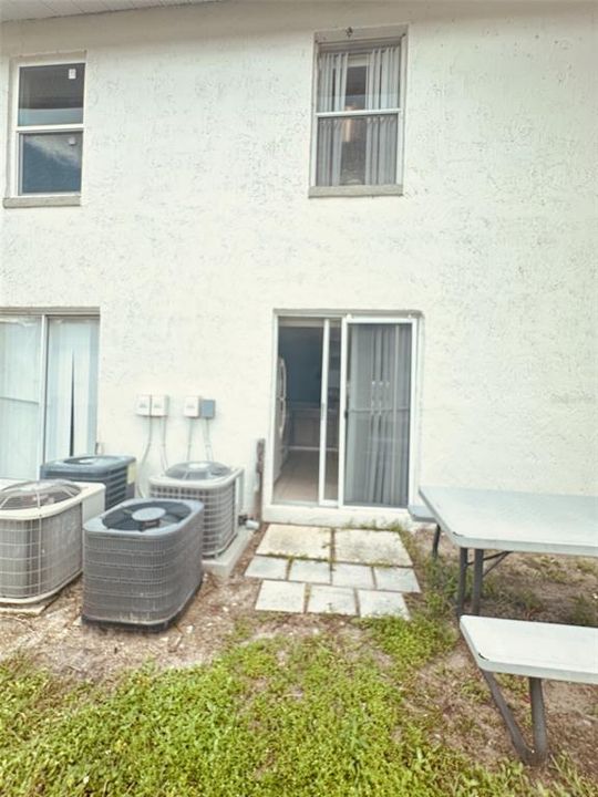 For Sale: $165,000 (2 beds, 2 baths, 840 Square Feet)