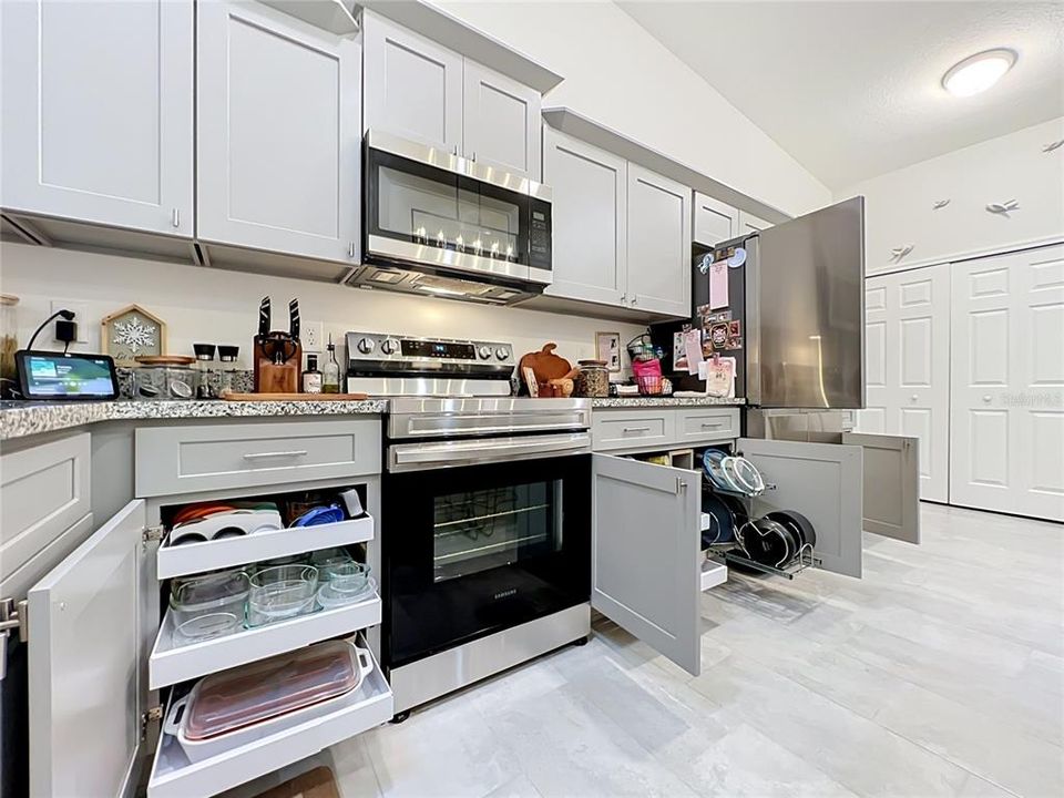 For Sale: $309,900 (2 beds, 2 baths, 1350 Square Feet)
