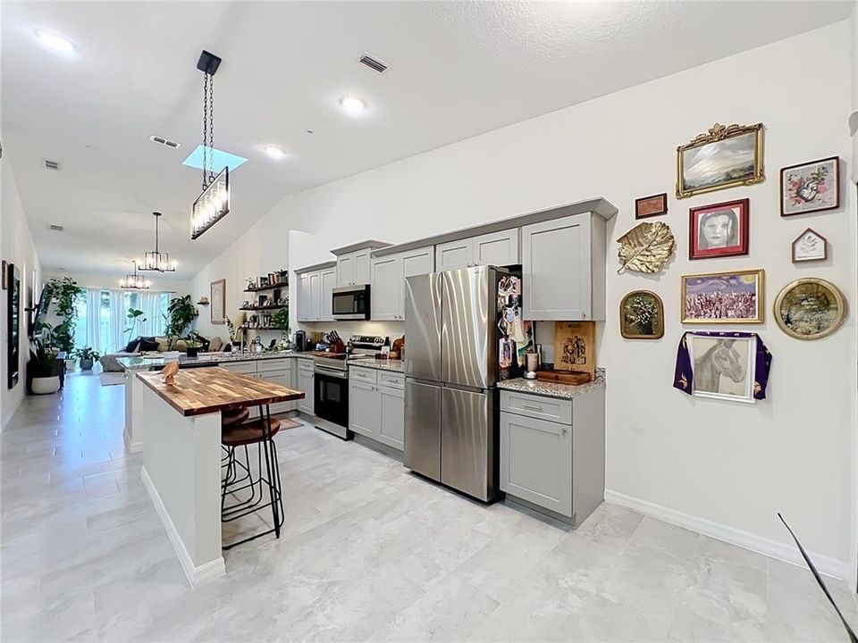 For Sale: $309,900 (2 beds, 2 baths, 1350 Square Feet)