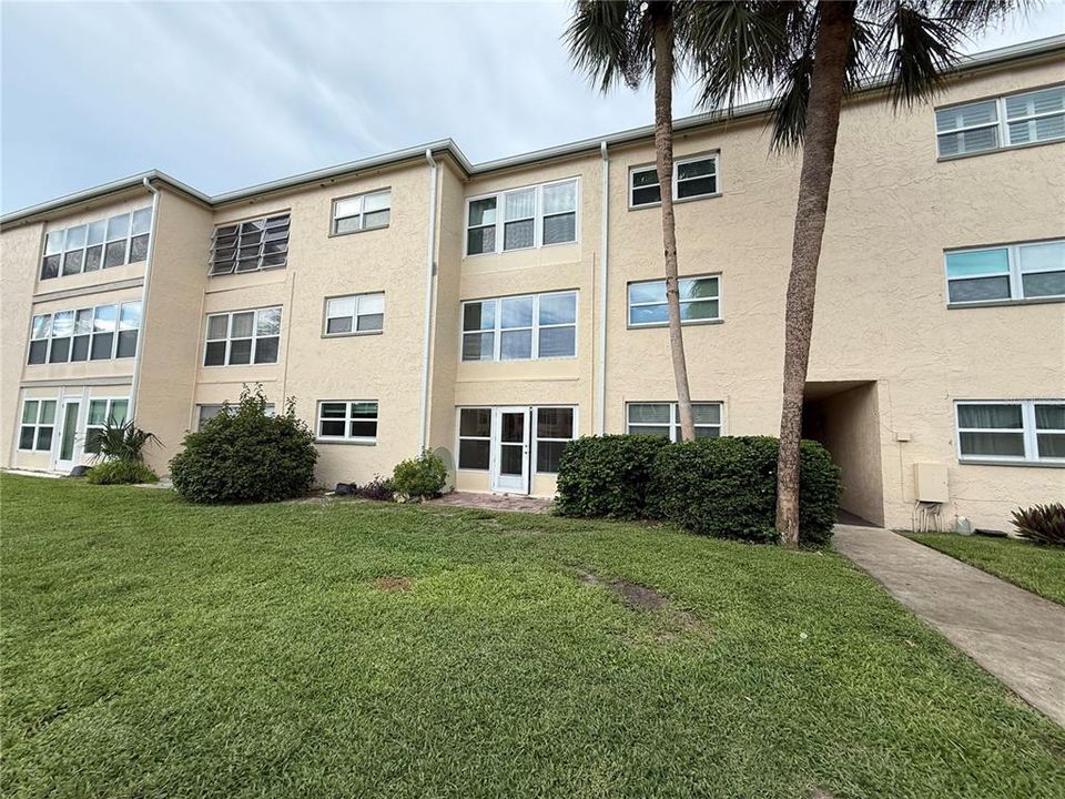 For Rent: $1,450 (1 beds, 1 baths, 770 Square Feet)