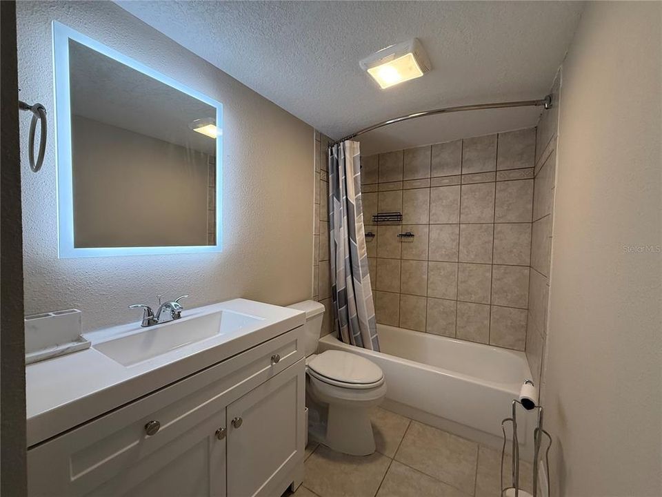 For Rent: $1,450 (1 beds, 1 baths, 770 Square Feet)