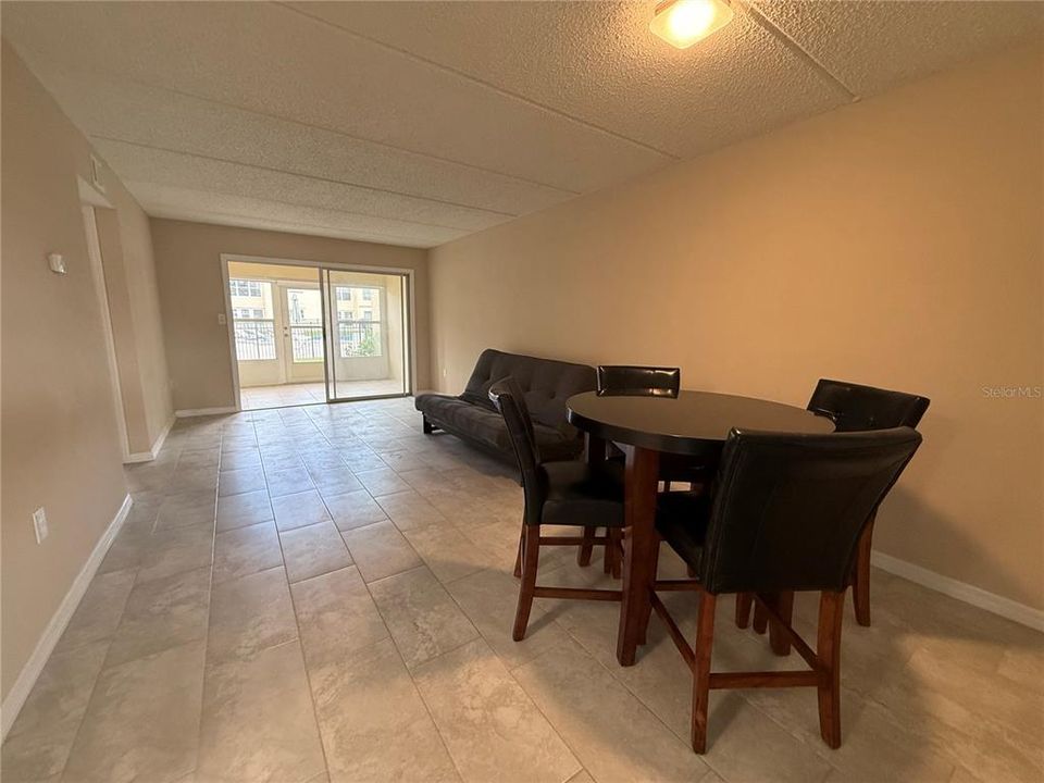 For Rent: $1,450 (1 beds, 1 baths, 770 Square Feet)