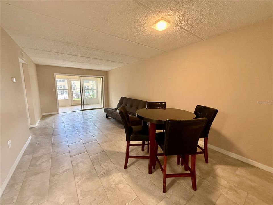For Rent: $1,450 (1 beds, 1 baths, 770 Square Feet)