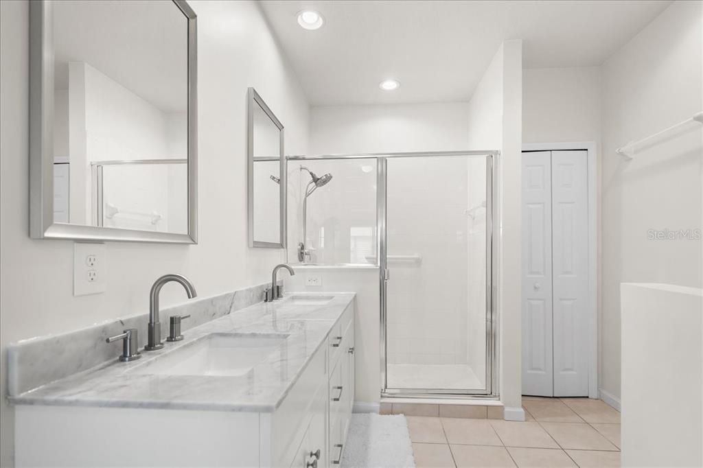 For Sale: $259,900 (3 beds, 2 baths, 1383 Square Feet)