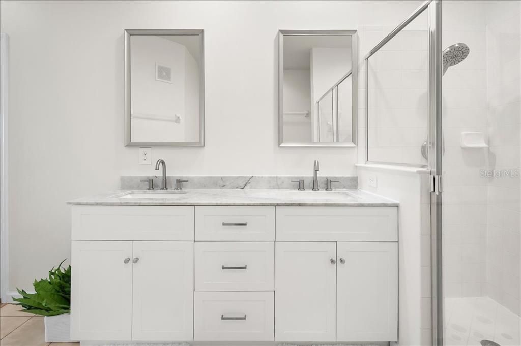 For Sale: $259,900 (3 beds, 2 baths, 1383 Square Feet)