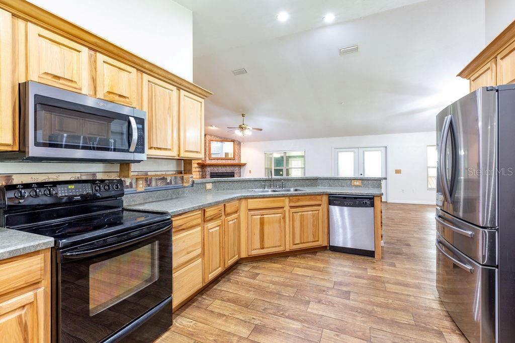 For Sale: $499,900 (3 beds, 2 baths, 2648 Square Feet)