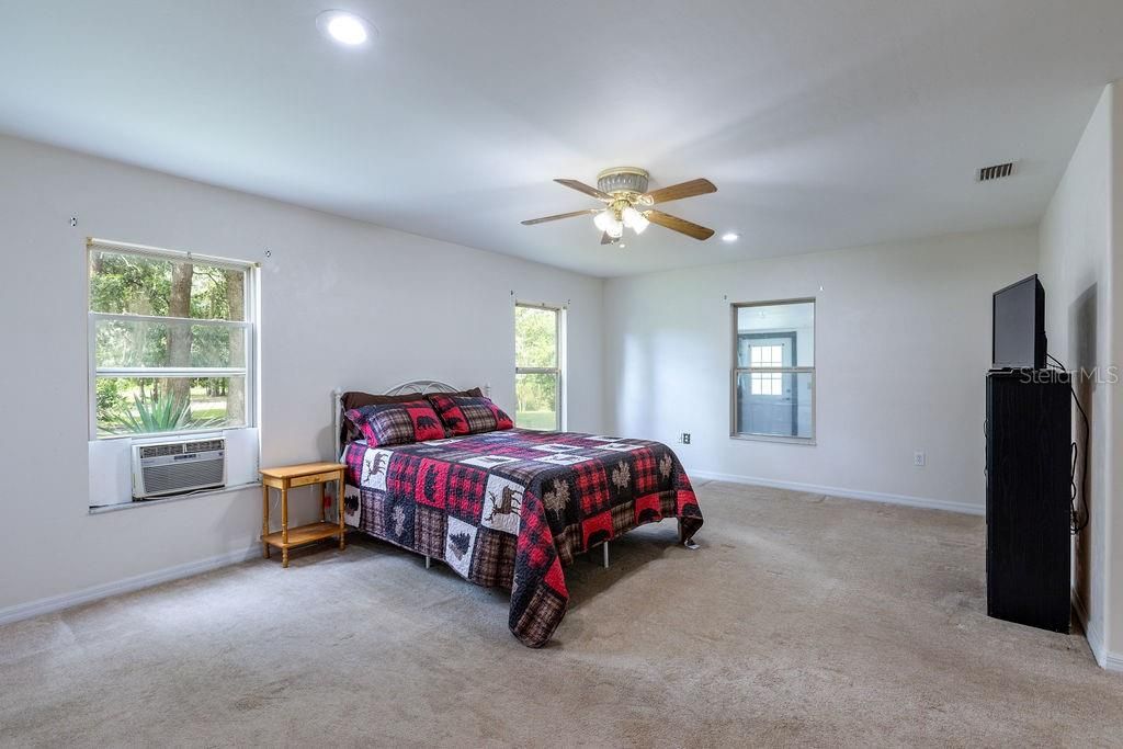 For Sale: $499,900 (3 beds, 2 baths, 2648 Square Feet)