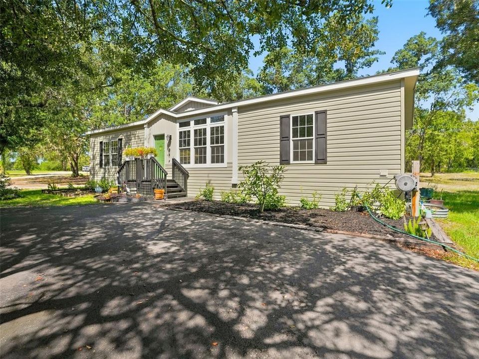For Sale: $410,000 (3 beds, 2 baths, 1484 Square Feet)