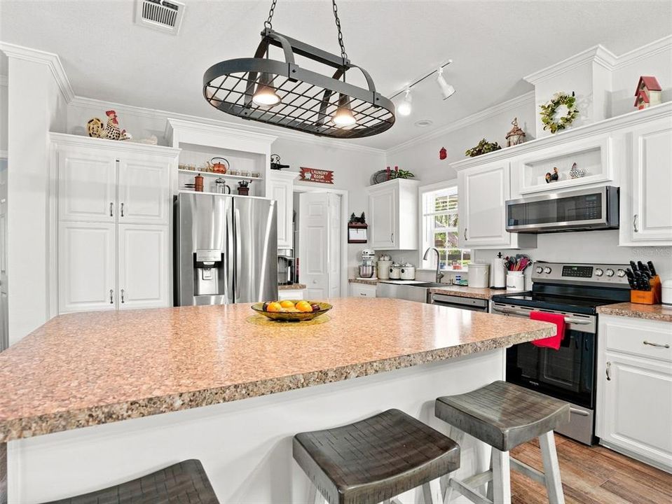 For Sale: $410,000 (3 beds, 2 baths, 1484 Square Feet)