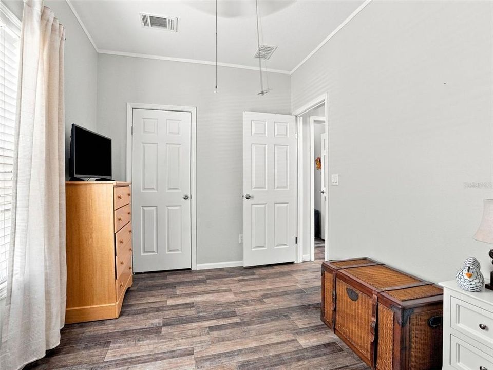 For Sale: $410,000 (3 beds, 2 baths, 1484 Square Feet)