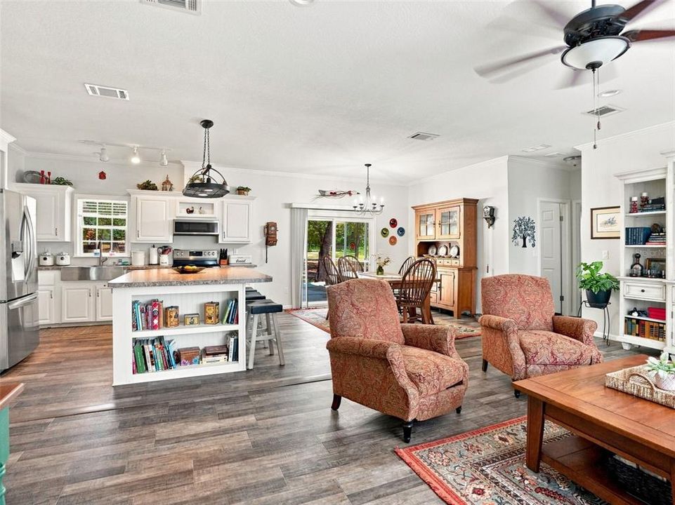 For Sale: $410,000 (3 beds, 2 baths, 1484 Square Feet)