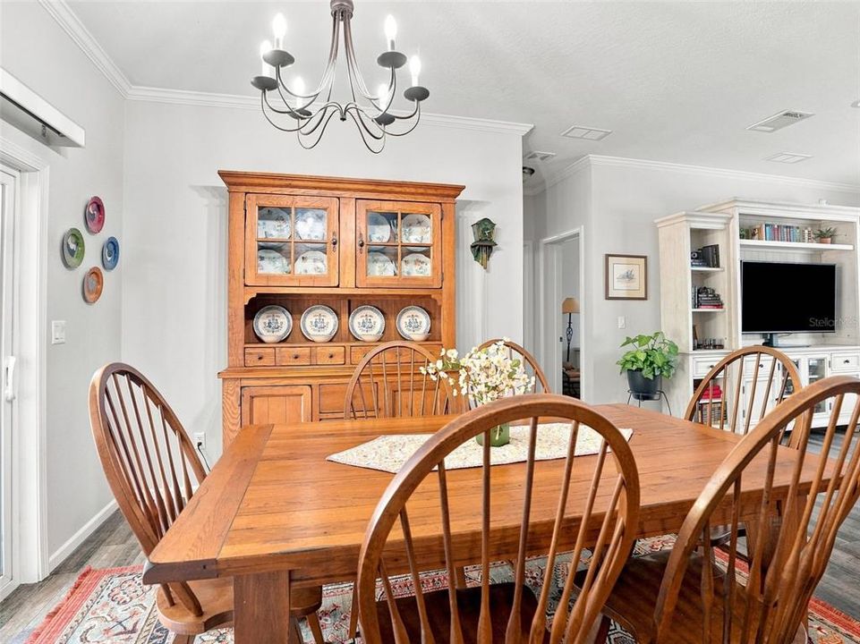 For Sale: $410,000 (3 beds, 2 baths, 1484 Square Feet)