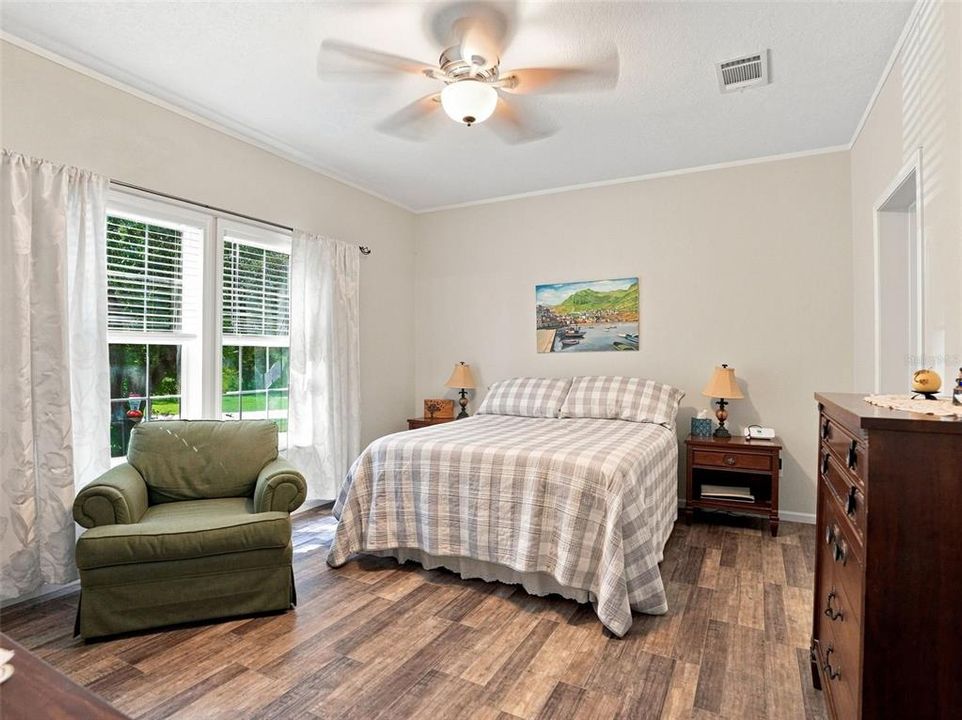 For Sale: $410,000 (3 beds, 2 baths, 1484 Square Feet)