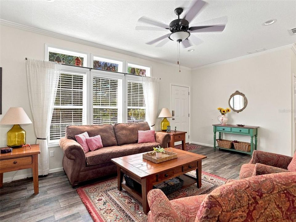 For Sale: $410,000 (3 beds, 2 baths, 1484 Square Feet)