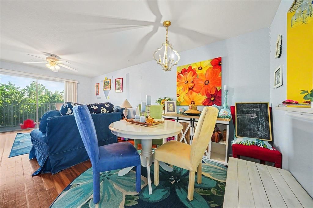 En Venta: $324,900 (2 camas, 2 baños, 1033 Pies cuadrados)