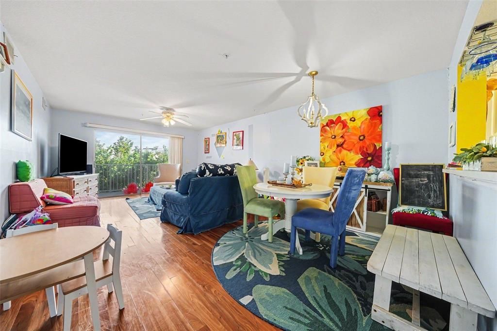 En Venta: $324,900 (2 camas, 2 baños, 1033 Pies cuadrados)