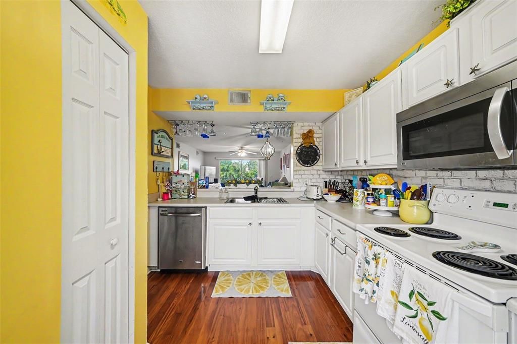 En Venta: $324,900 (2 camas, 2 baños, 1033 Pies cuadrados)