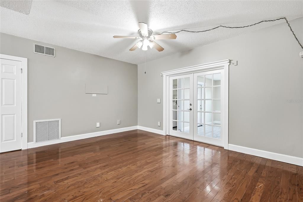 For Rent: $2,200 (3 beds, 2 baths, 1453 Square Feet)