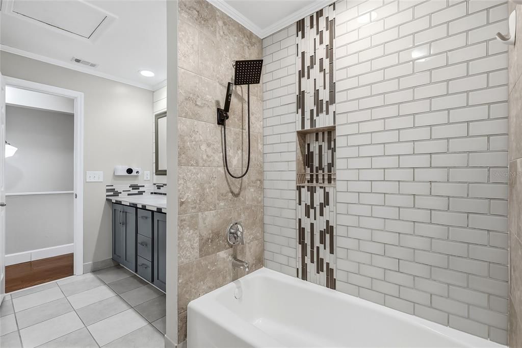 For Rent: $2,200 (3 beds, 2 baths, 1453 Square Feet)