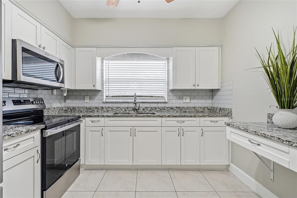 For Rent: $2,200 (3 beds, 2 baths, 1453 Square Feet)