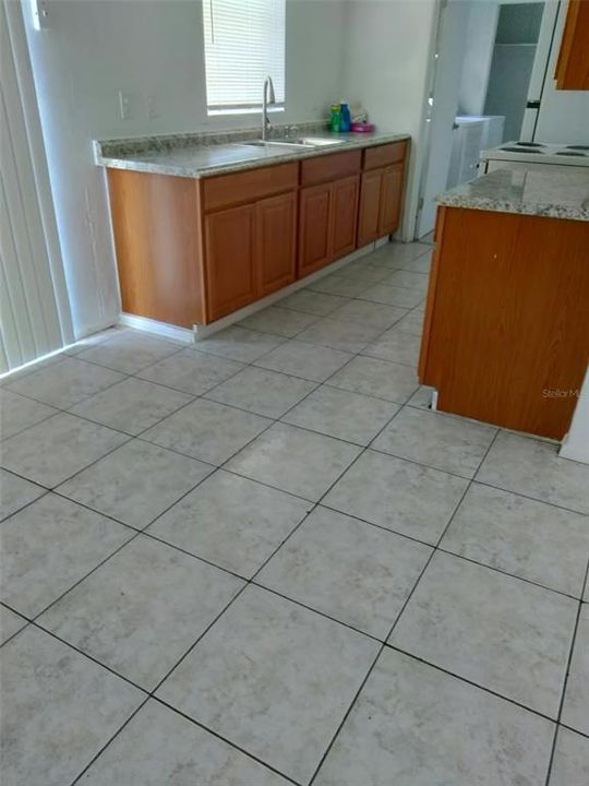 For Rent: $1,750 (3 beds, 1 baths, 1094 Square Feet)