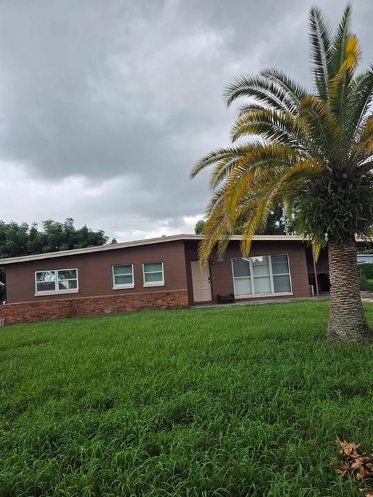 For Rent: $1,750 (3 beds, 1 baths, 1094 Square Feet)