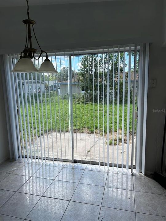For Rent: $1,750 (3 beds, 1 baths, 1094 Square Feet)