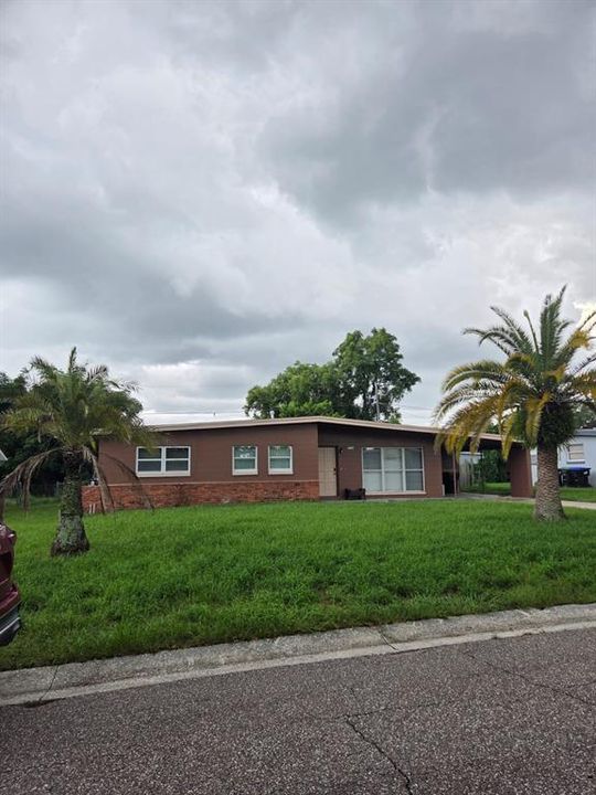 For Rent: $1,750 (3 beds, 1 baths, 1094 Square Feet)