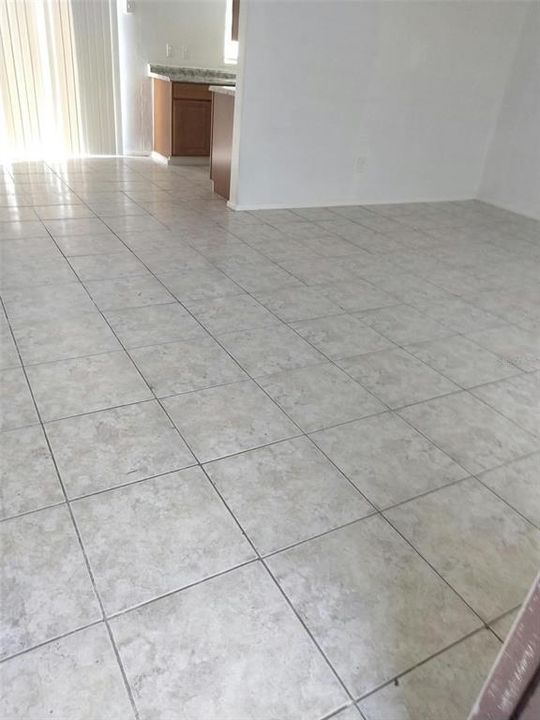 For Rent: $1,750 (3 beds, 1 baths, 1094 Square Feet)