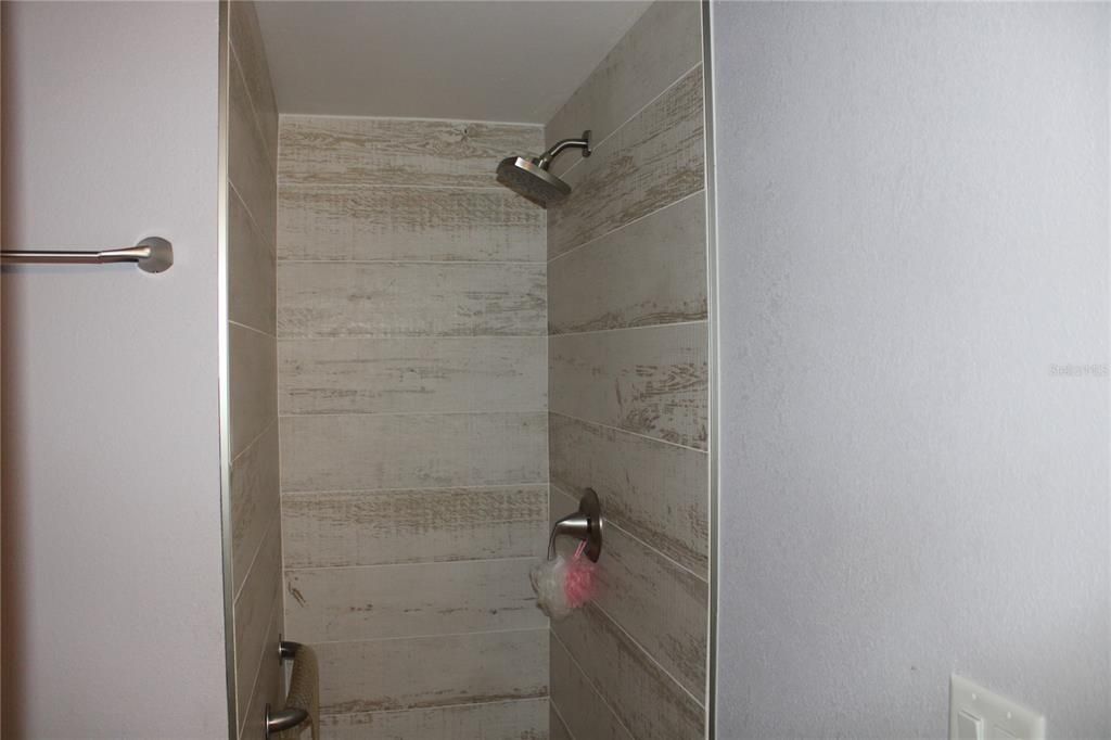 For Sale: $299,900 (2 beds, 2 baths, 1279 Square Feet)