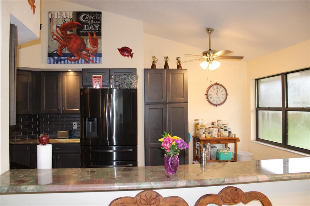 For Sale: $299,900 (2 beds, 2 baths, 1279 Square Feet)